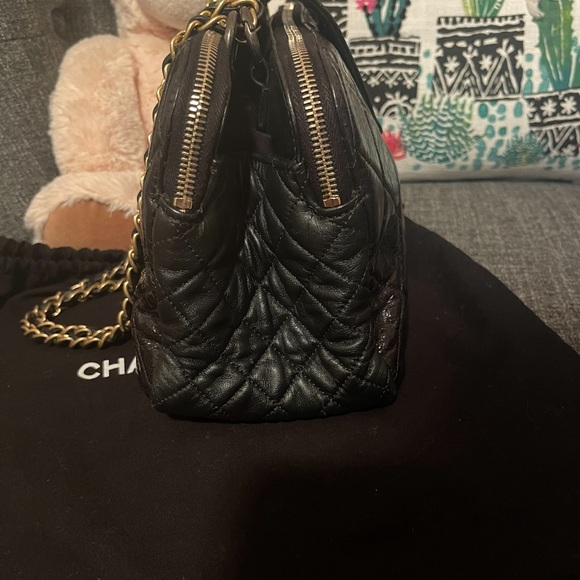 Authentic CHANEL LAMBSKIN shoulder/cross body bag & Certificate of authenticity - Picture 6 of 16